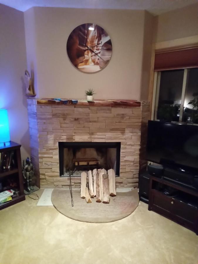 Outdoor Hot Tub And Cozy King Bed Διαμέρισμα Λάνσινγκ Εξωτερικό φωτογραφία